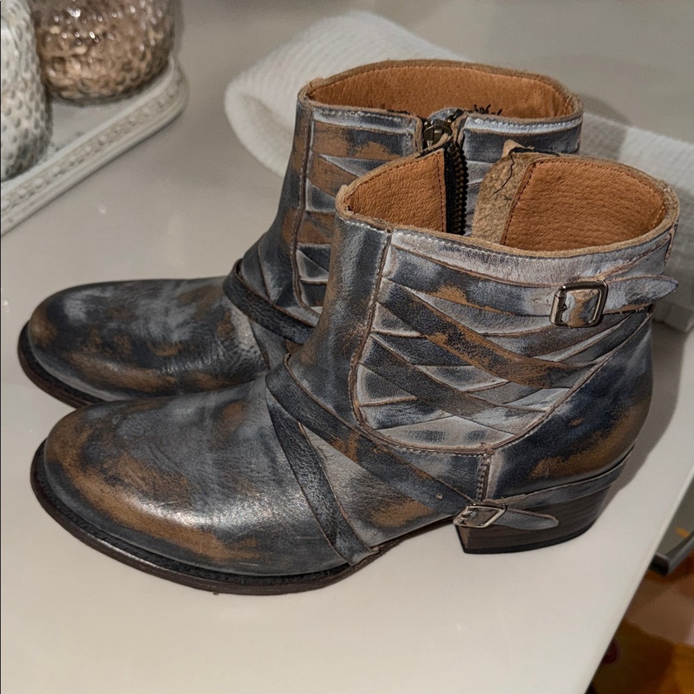 Freebird Stylish Distressed Ankle Boots